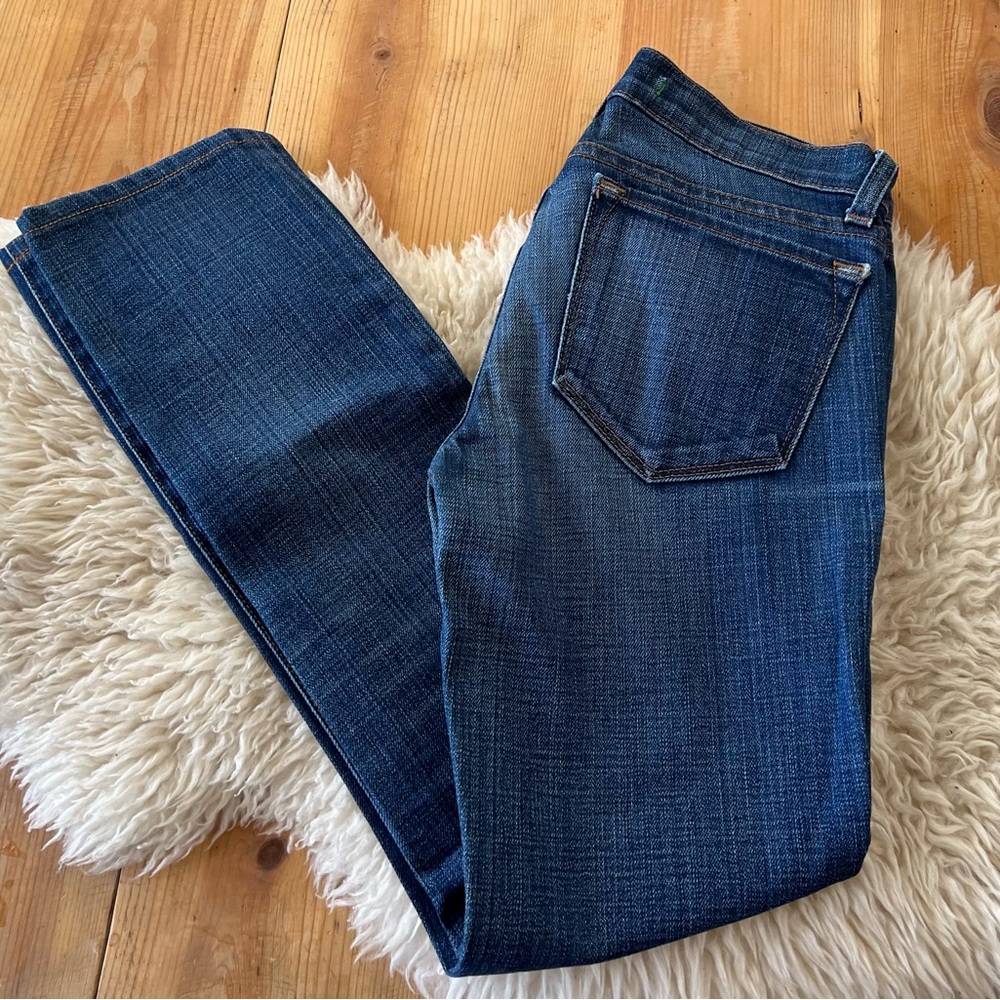 J Brand Low Rise Petite Pencil Leg Jeans, color is 3 Star. Size 25x26”.